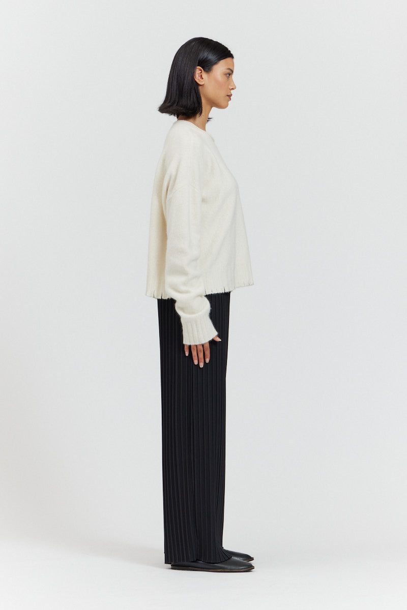 디스트레스드 헴 스웨터