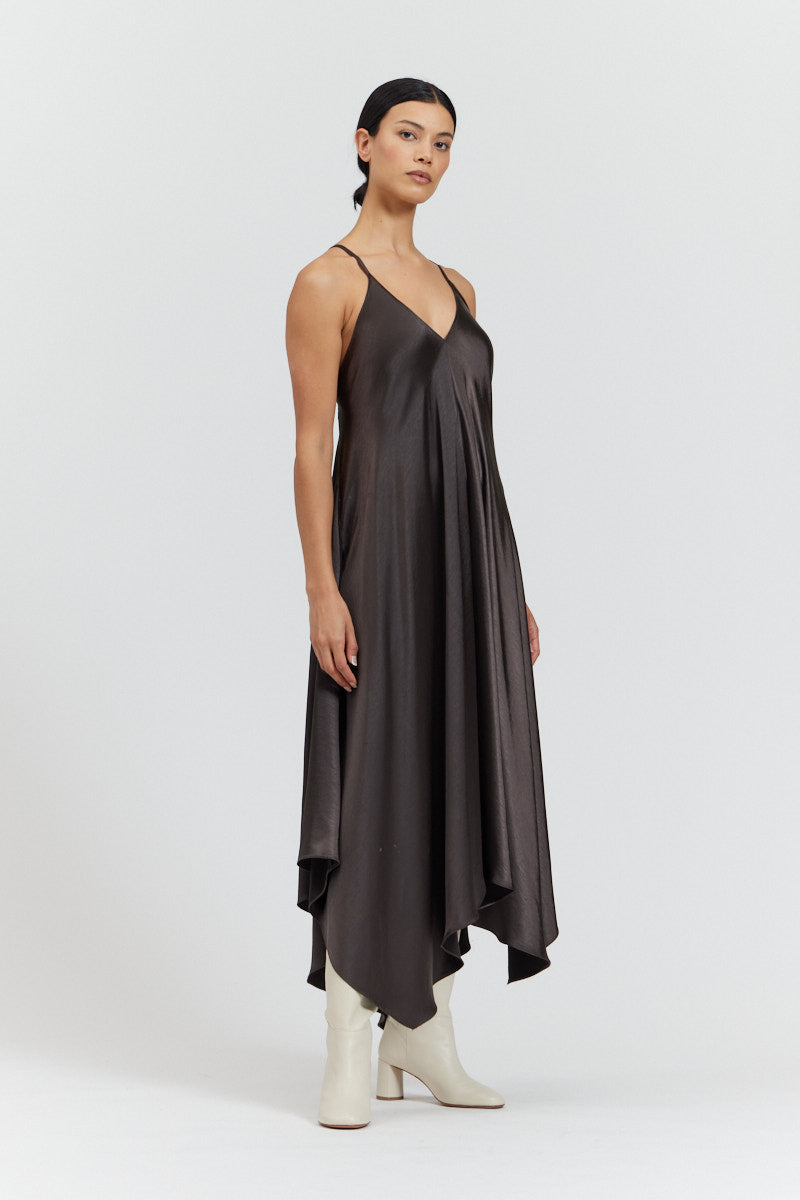 행커치프 밑단 새틴 드레스