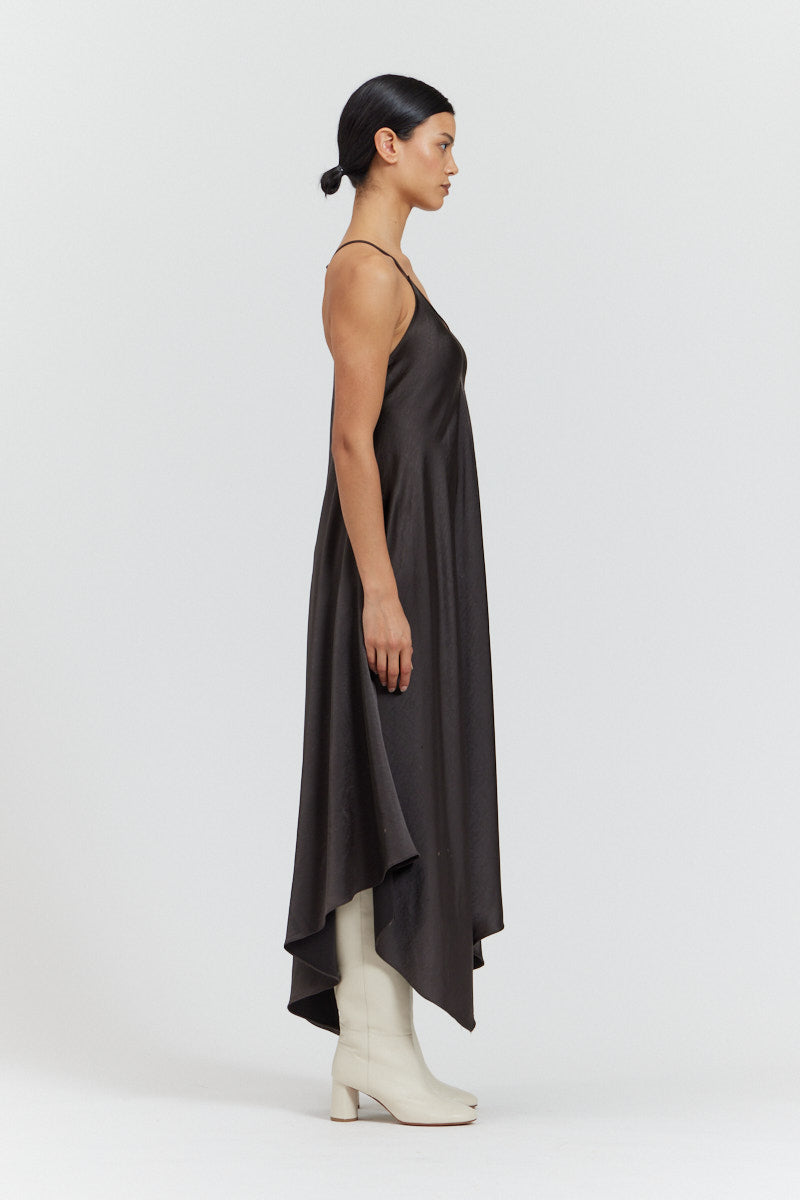 행커치프 밑단 새틴 드레스