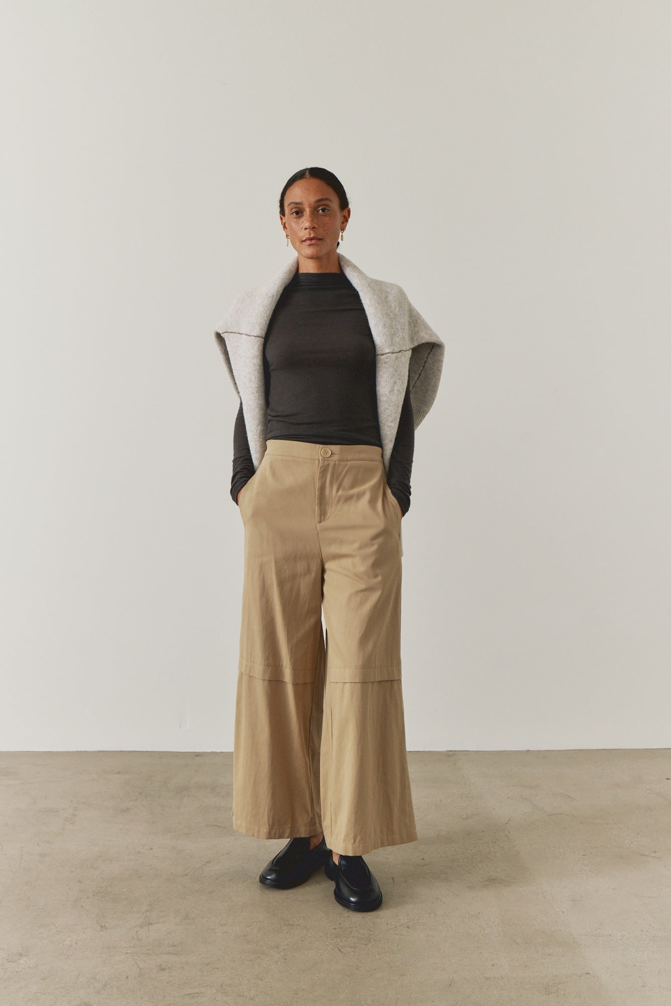 Knee Pleat Twill Pants