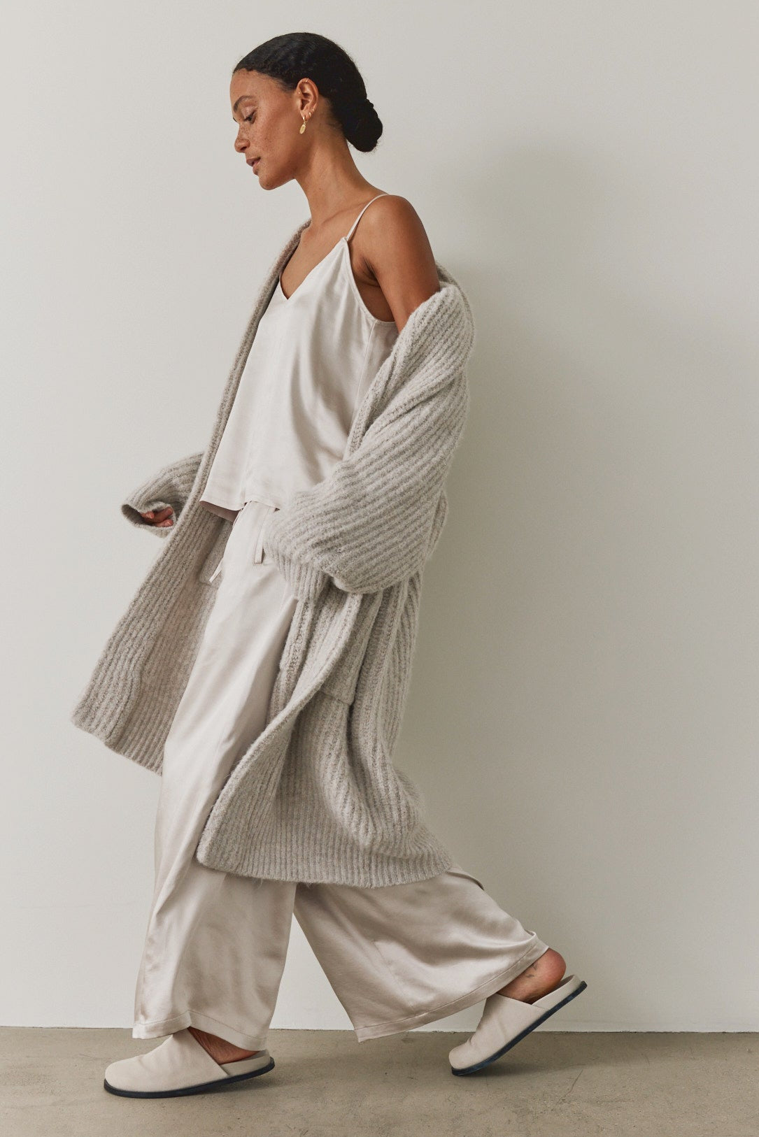 와이드 레그 새틴 팬츠