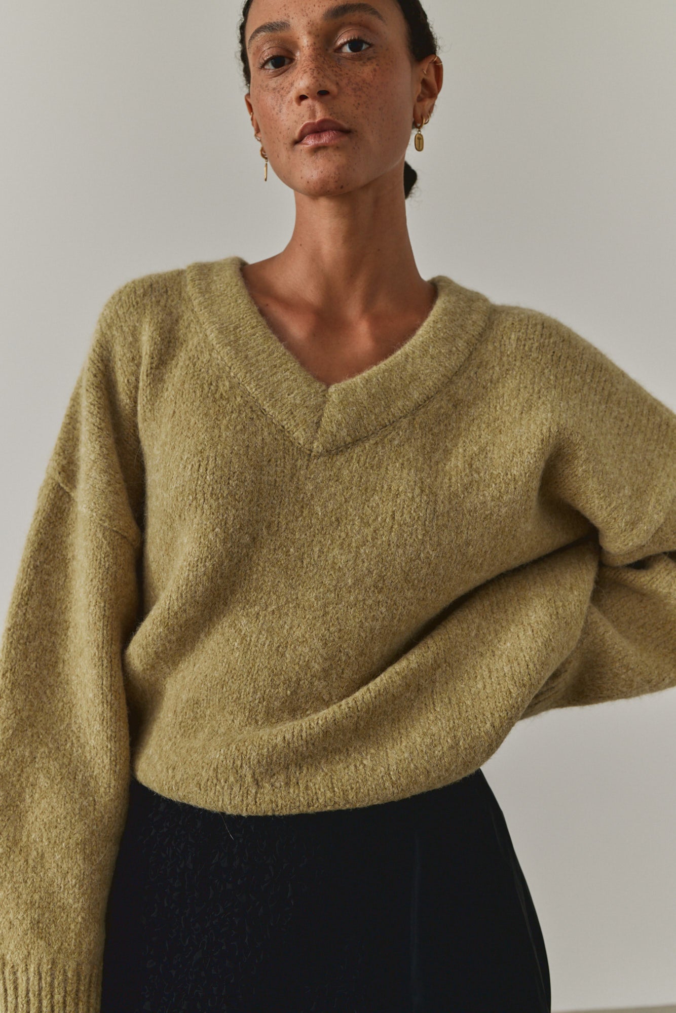 トップス west VOAAOV WOOLLET Oversize V-Neck Fall Sweaters for Women Sexy V Neck Knit Tops Drop Shoulder Long