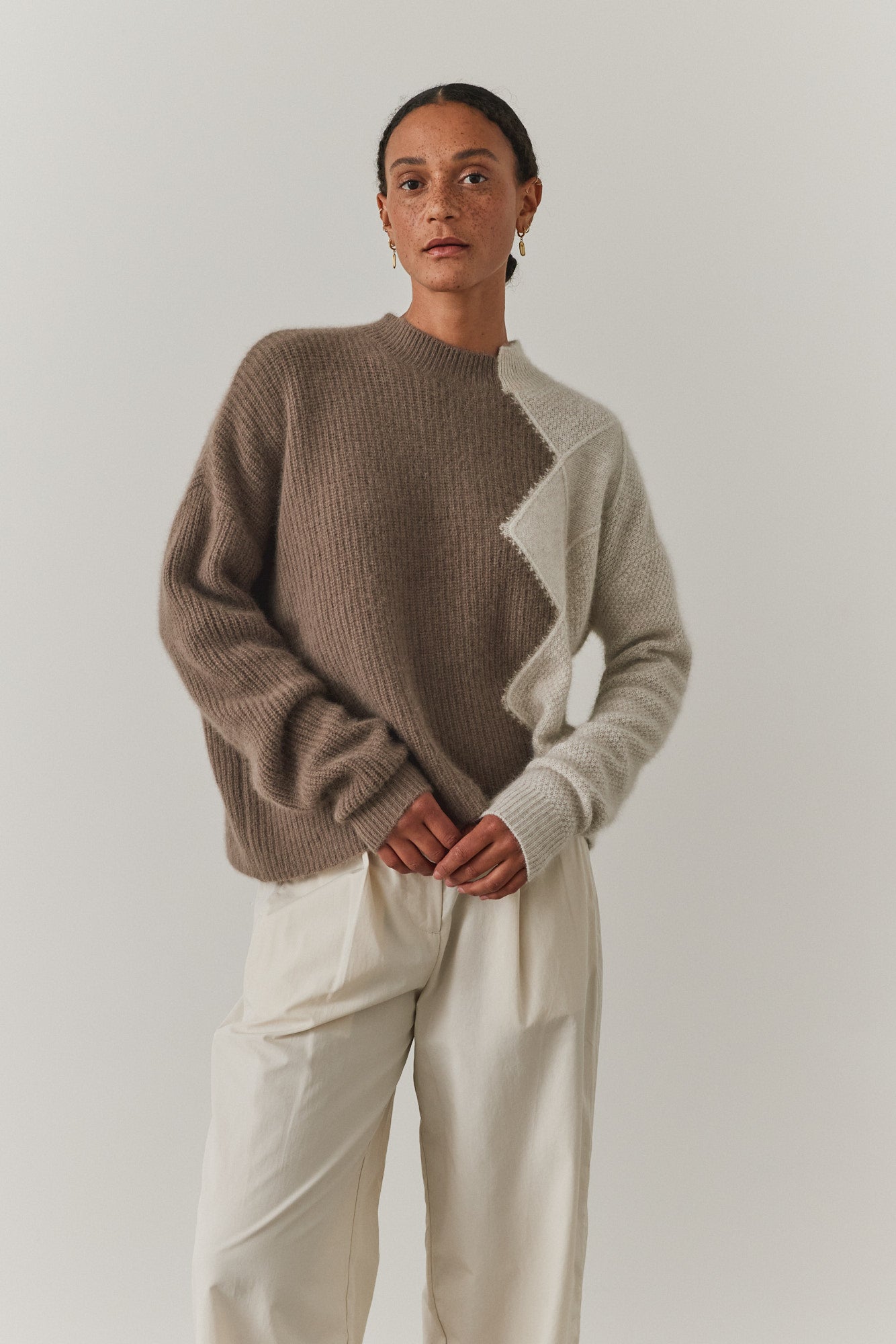 케이블 블록 스웨터