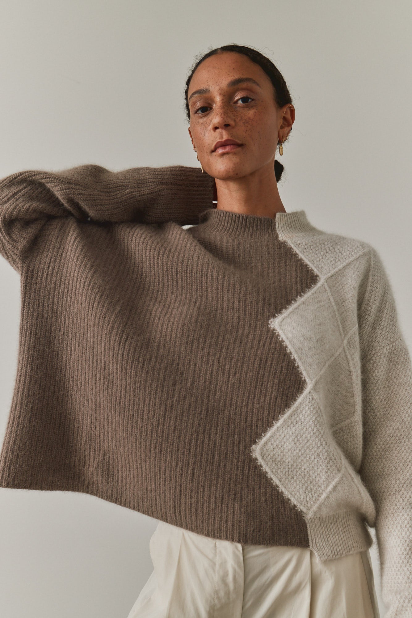 케이블 블록 스웨터